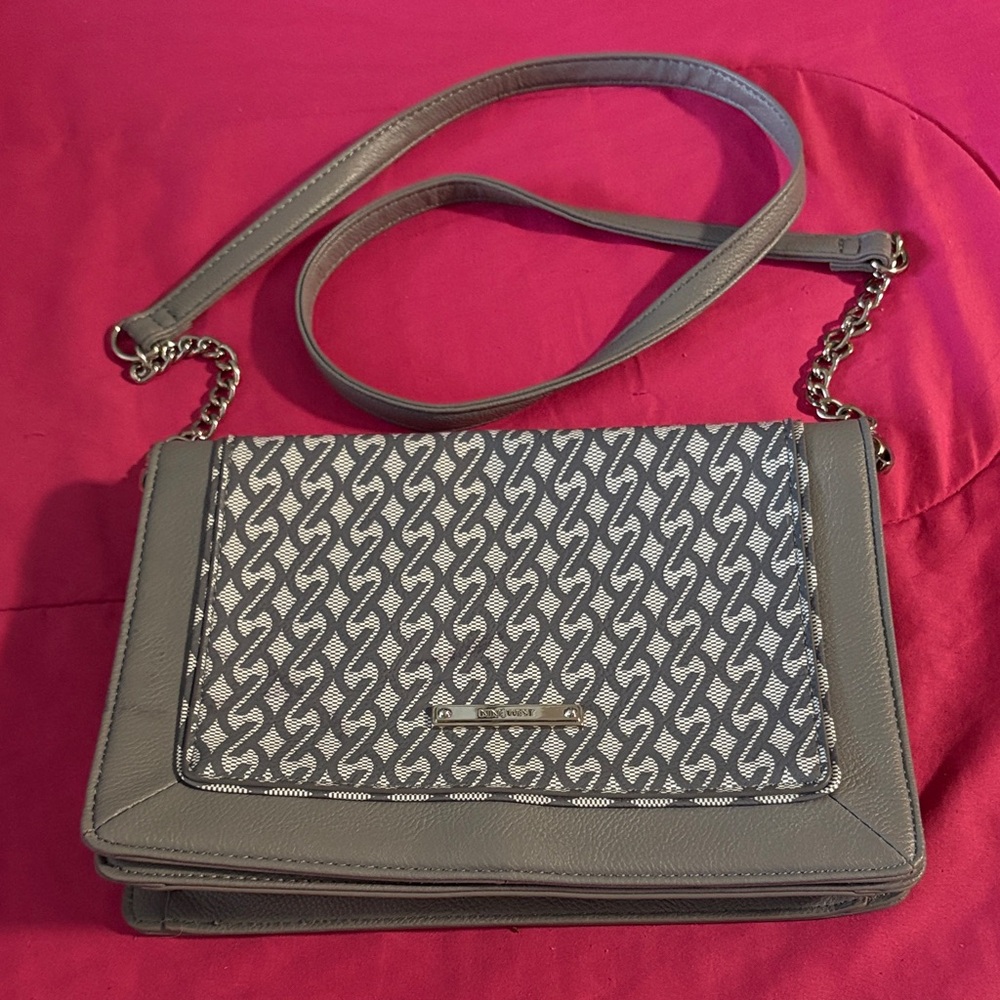 NEW Nine West Crossbody Convertible Flap Clutch Gray White Chain Strap Bag Purse